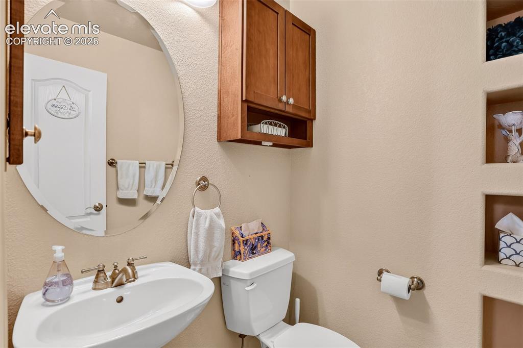 Image 25 of 44: Bathroom