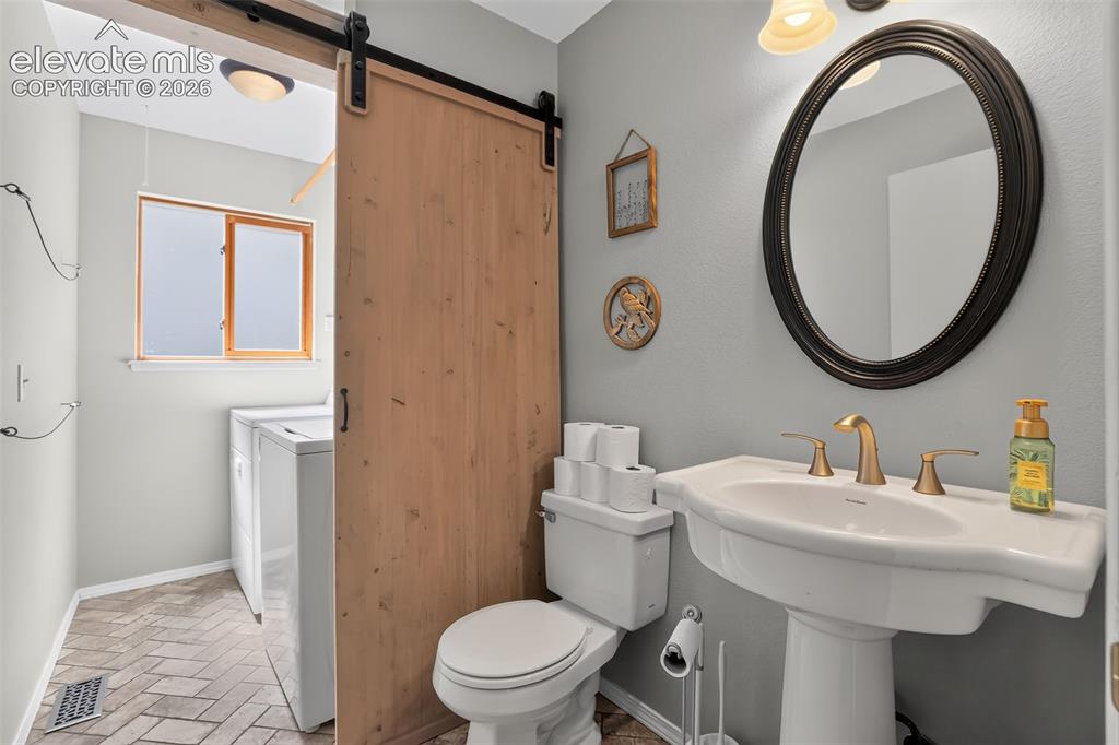 Image 13 of 28: Bathroom