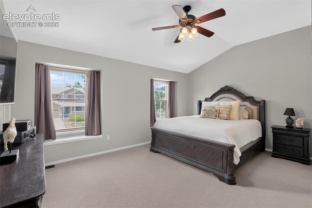 Image 14 of 28: Bedroom