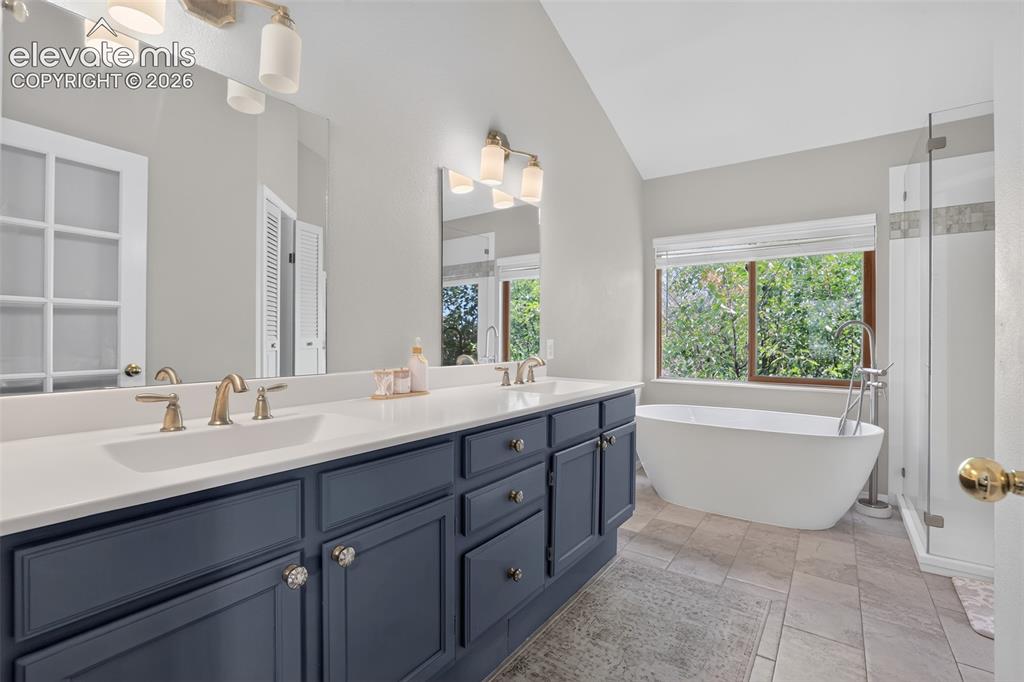 Image 15 of 28: Bathroom