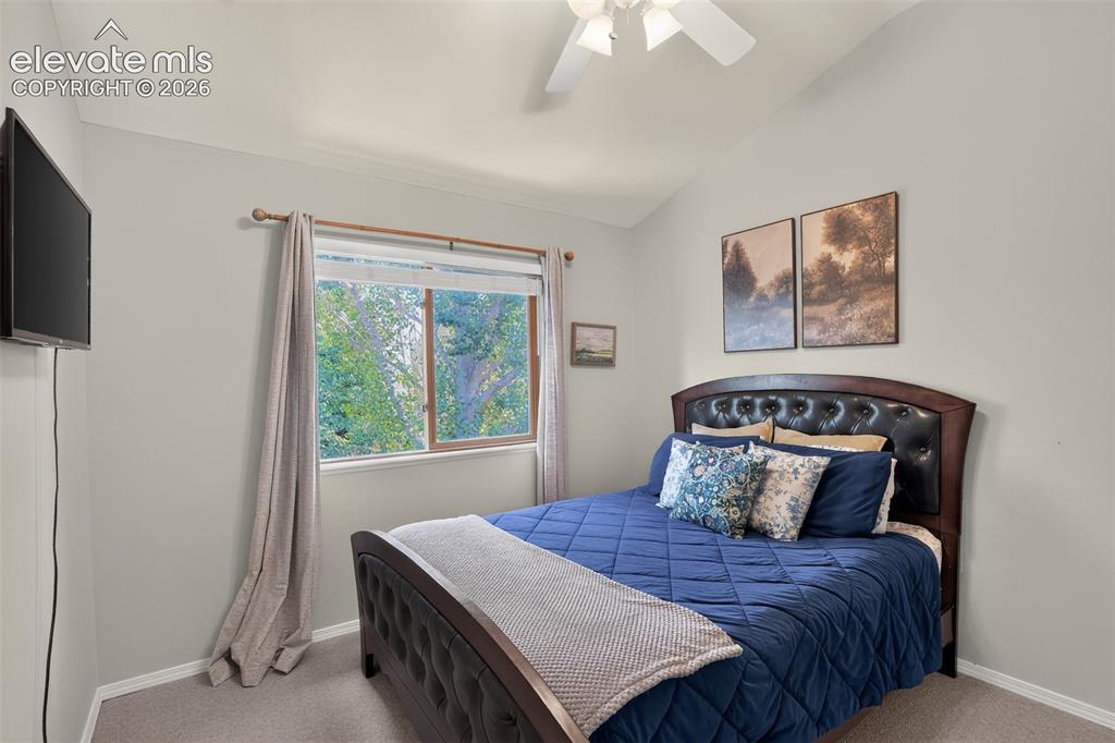 Image 19 of 28: Bedroom