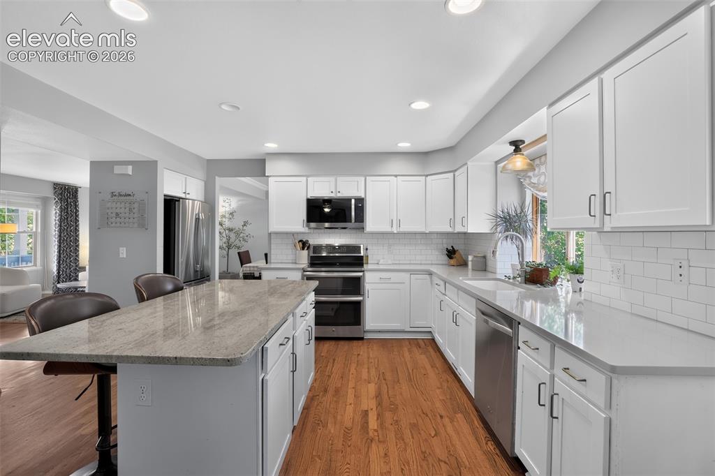 Image 7 of 28: Kitchen