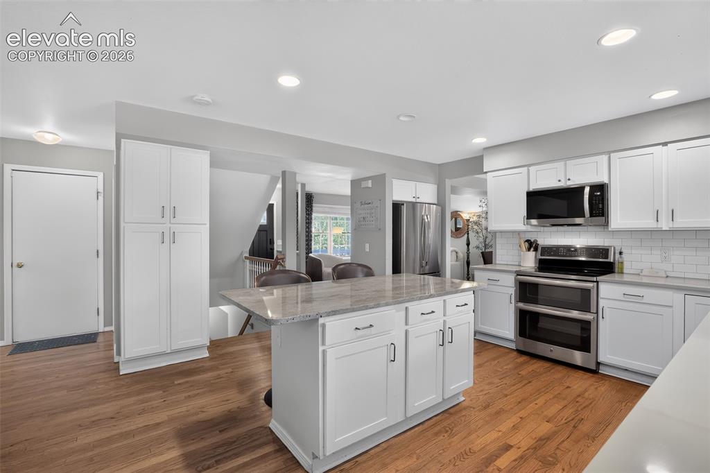 Image 8 of 28: Kitchen