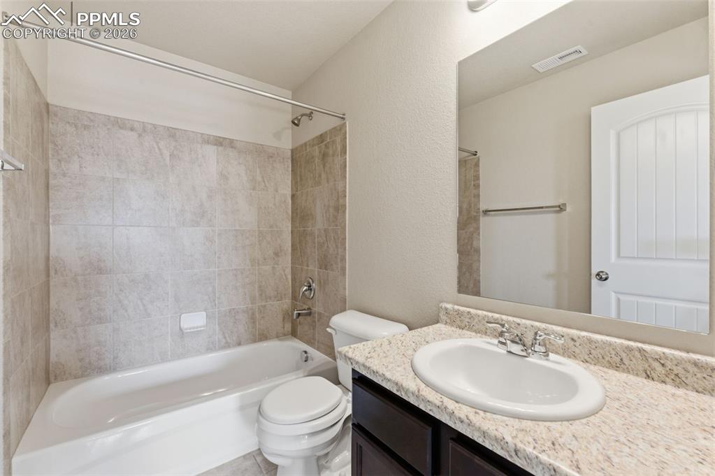 Image 31 of 46: Bathroom