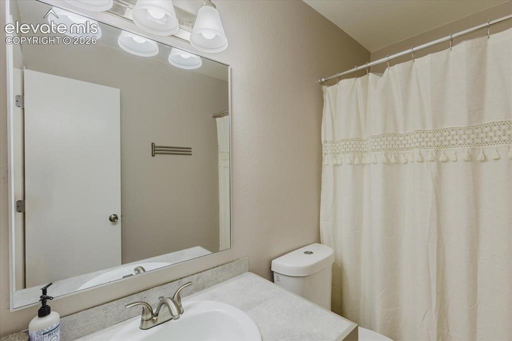 Image 18 of 38: Bathroom
