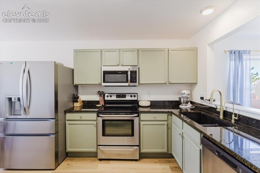 Image 6 of 38: Kitchen