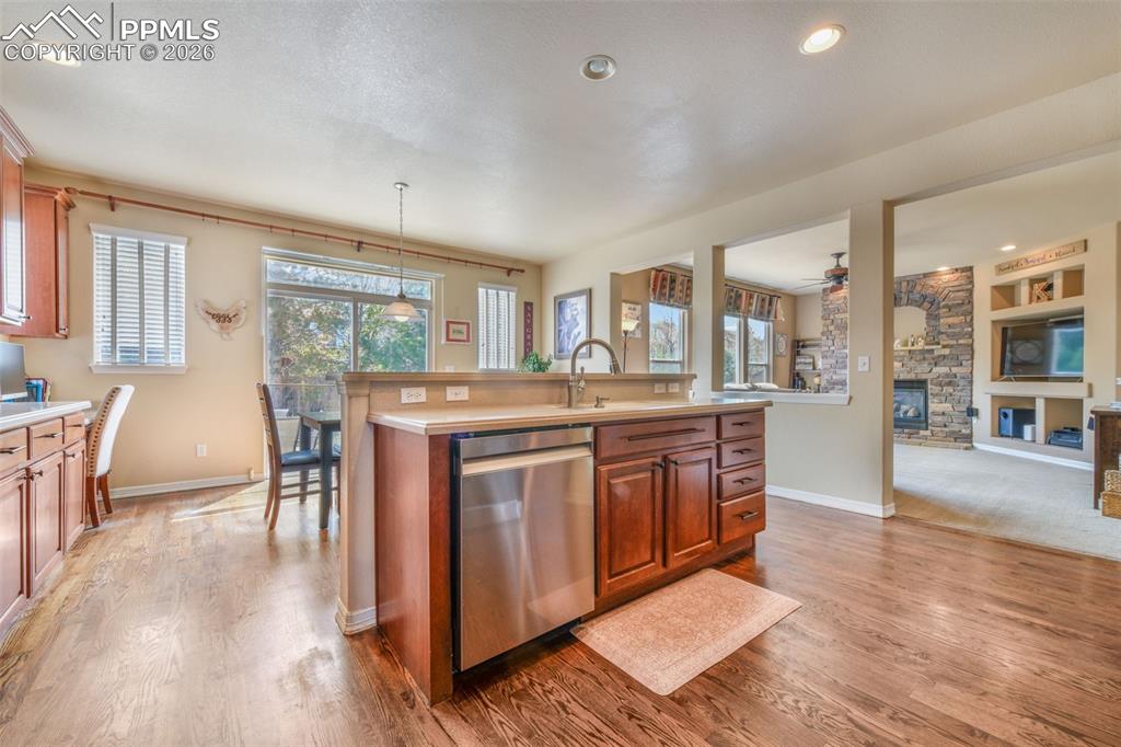 Image 11 of 50: Kitchen