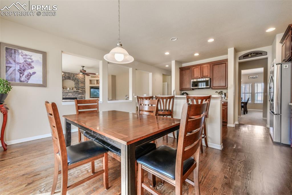 Image 13 of 50: Dining Area