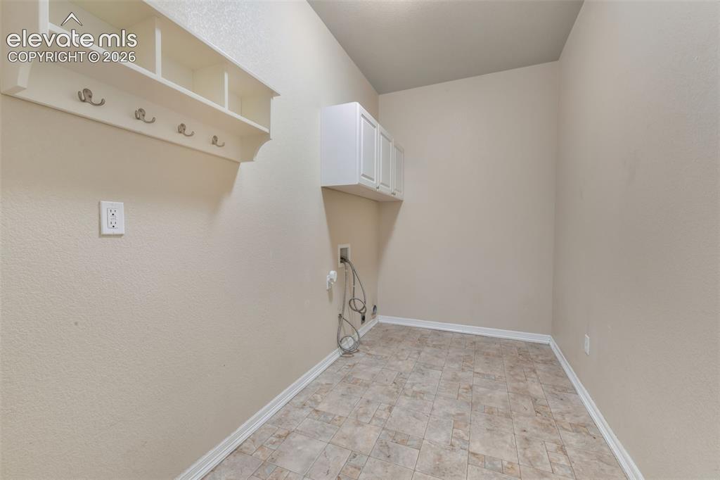Image 18 of 50: Laundry