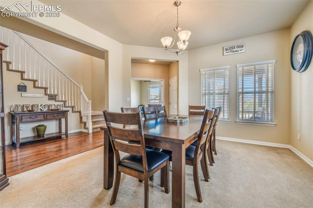 Image 5 of 50: Dining Area