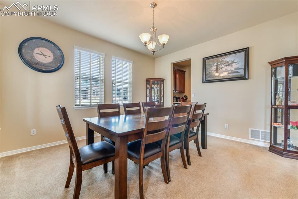 Image 6 of 50: Dining Area