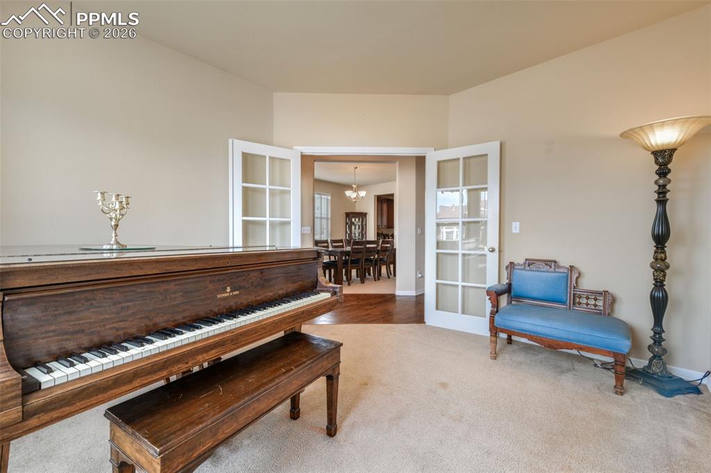 Image 7 of 50: Sitting Room