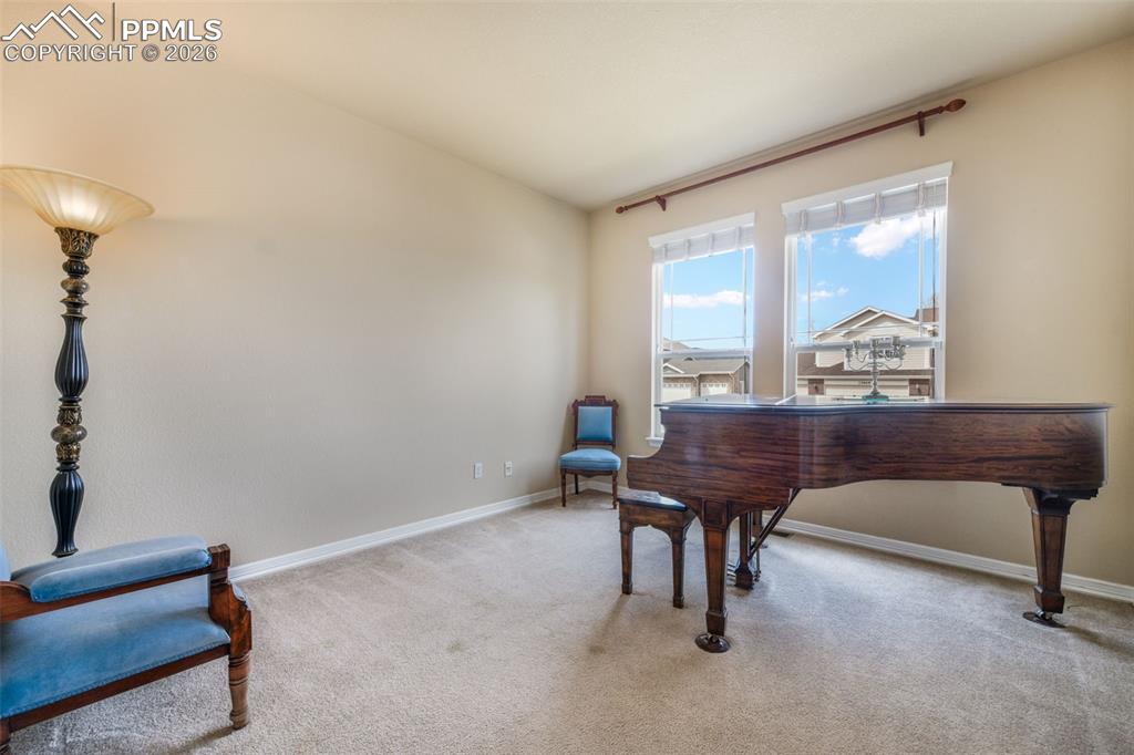 Image 8 of 50: Sitting Room