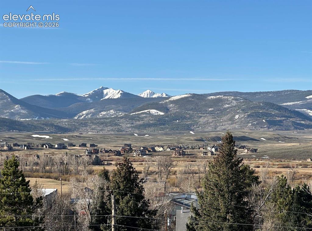 Image 5 of 5: Mountain view