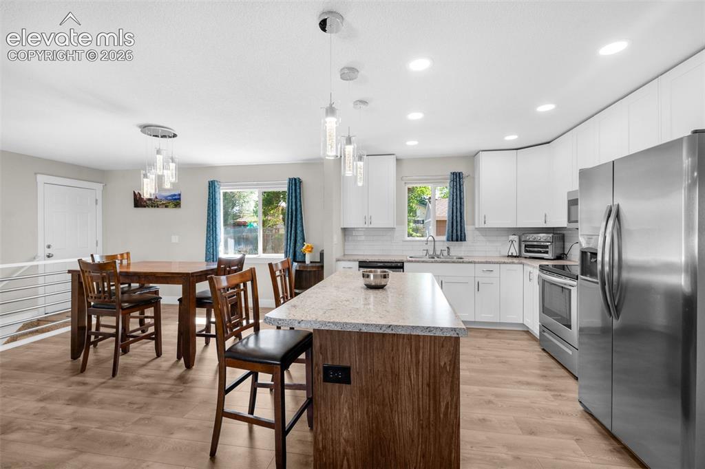 Image 11 of 47: Kitchen