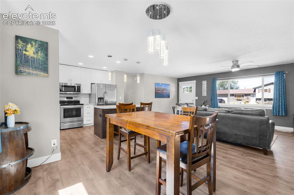 Image 14 of 47: Dining Area