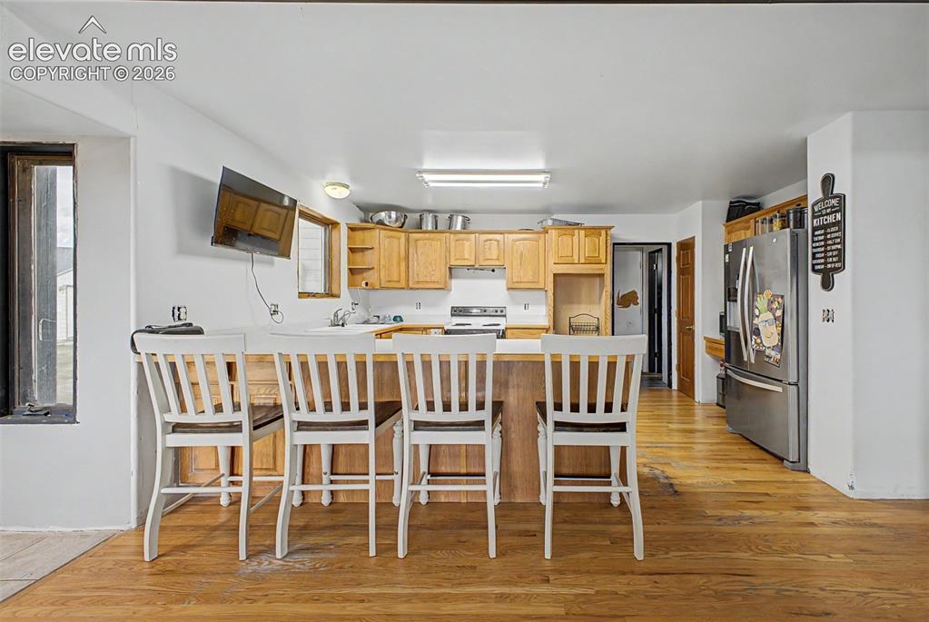 Image 15 of 45: Kitchen