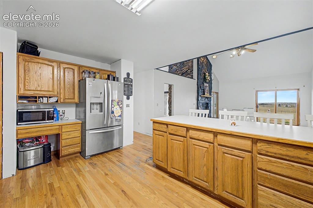 Image 18 of 45: Kitchen