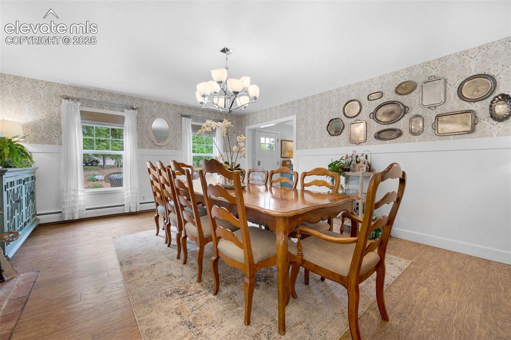 Image 4 of 45: Dining Area