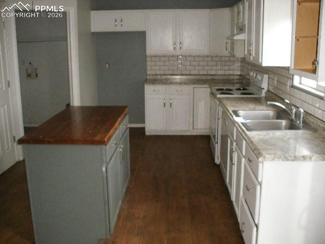 Image 10 of 37: Kitchen