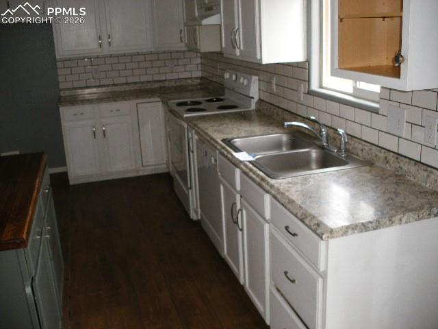 Image 11 of 37: Kitchen