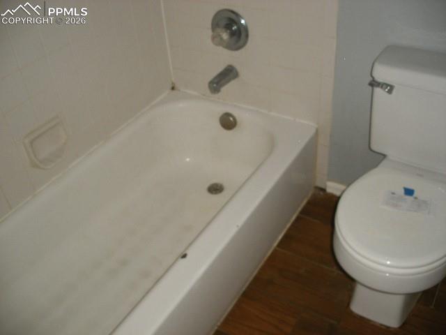Image 19 of 37: Bathroom