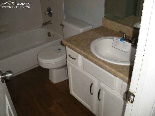 Image 21 of 37: Bathroom