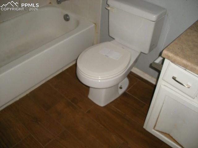 Image 23 of 37: Bathroom