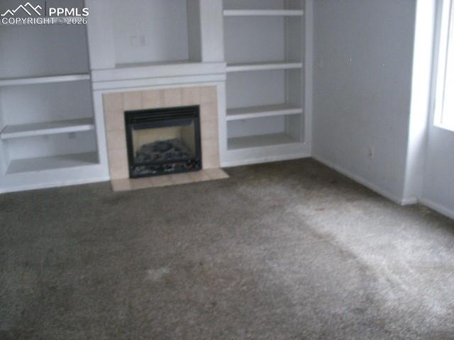 Image 26 of 37: Living Room