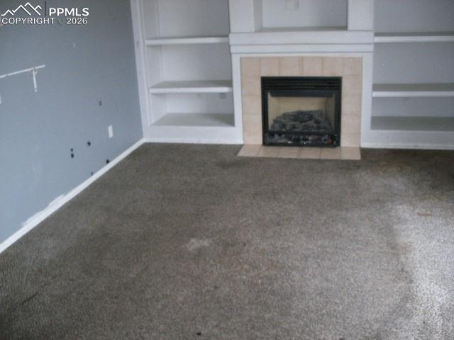 Image 27 of 37: Living Room