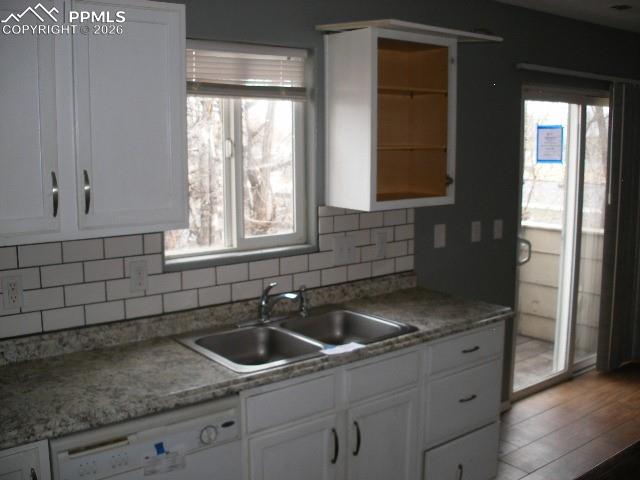 Image 9 of 37: Kitchen