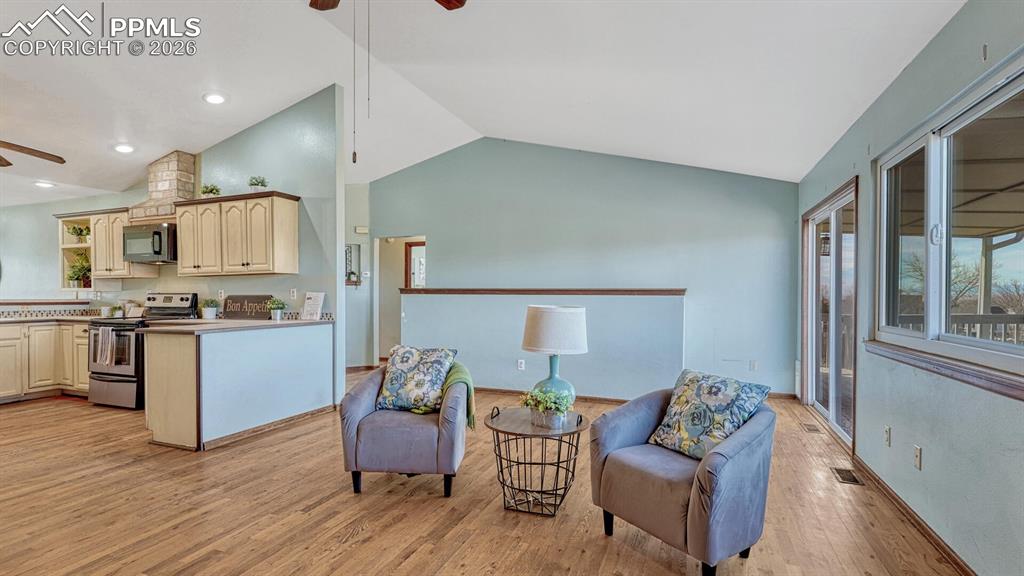 Image 11 of 50: Sitting Room