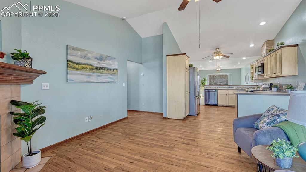 Image 12 of 50: Kitchen