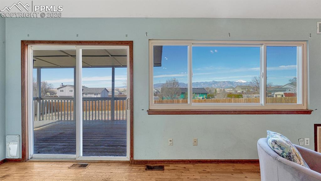 Image 13 of 50: Entry