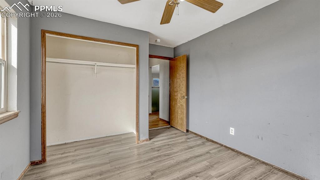 Image 30 of 50: Bedroom