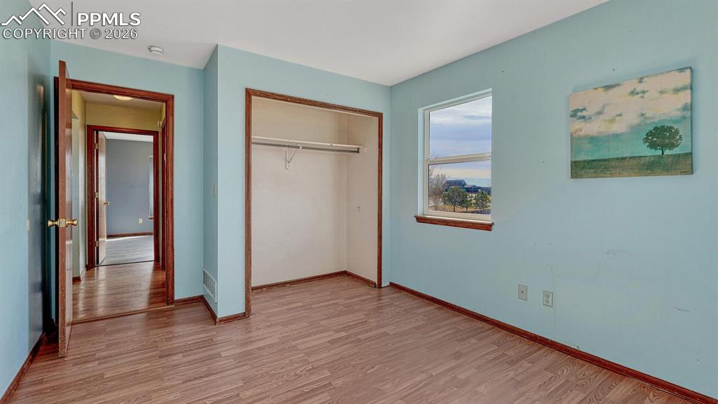 Image 34 of 50: Bedroom