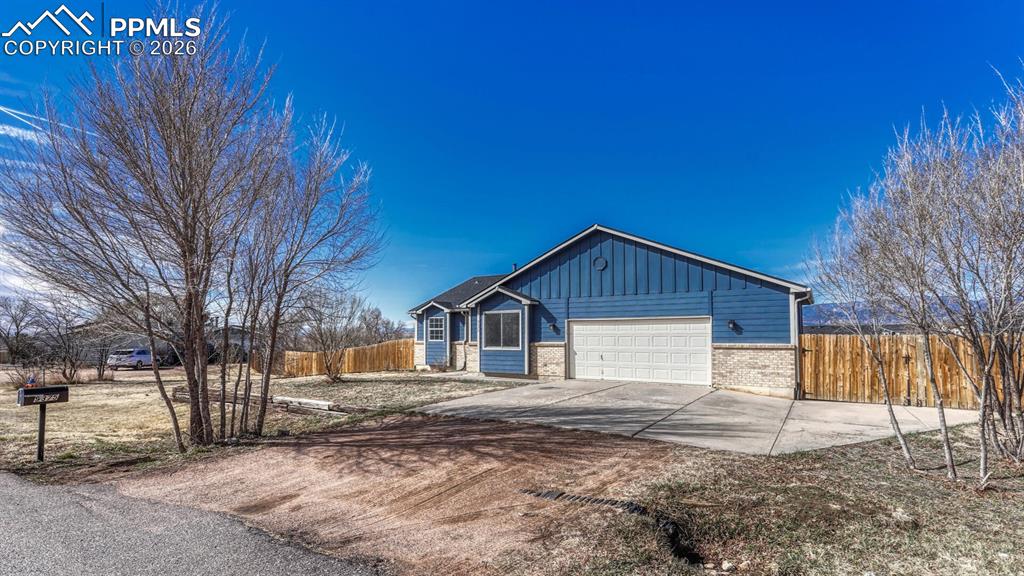 Image 4 of 50: Front of Structure