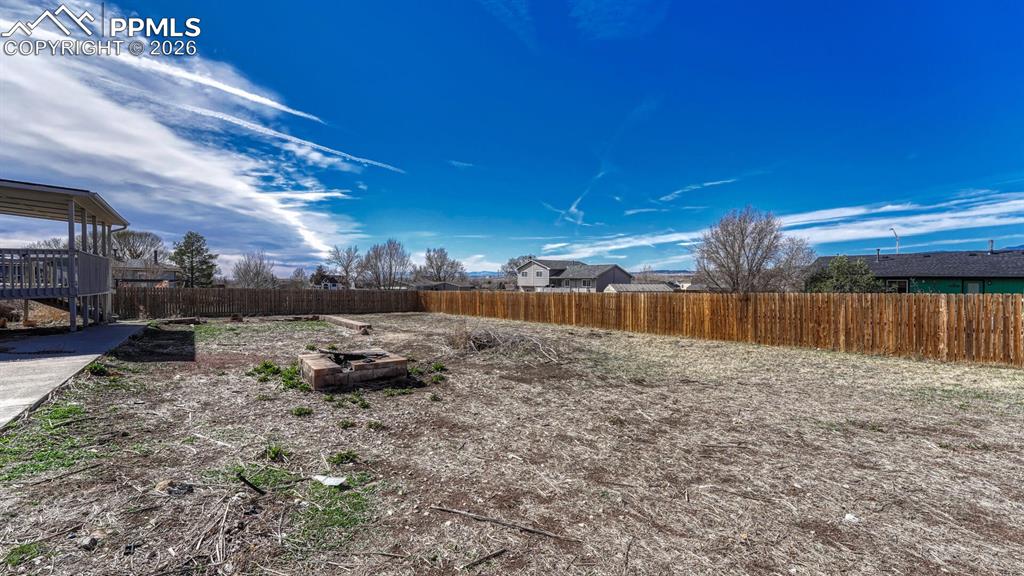 Image 49 of 50: Yard