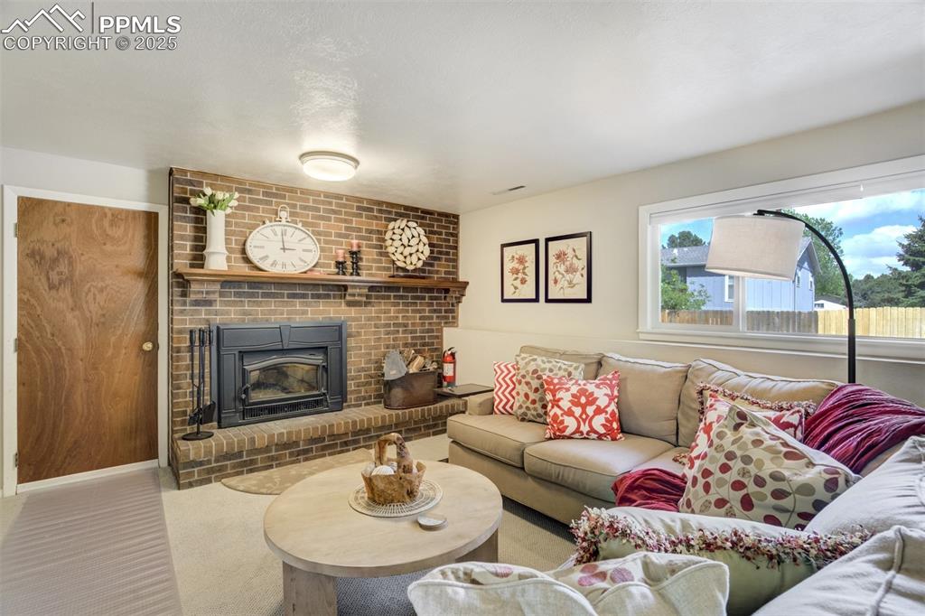 Image 20 of 50: Living Room