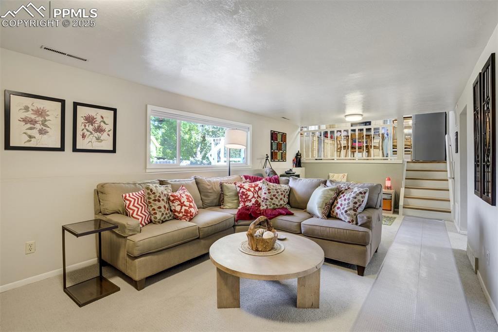 Image 22 of 50: Living Room