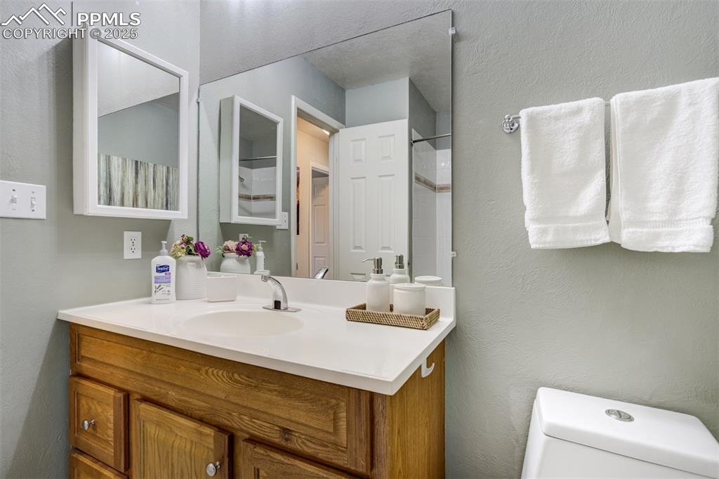 Image 28 of 50: Bathroom