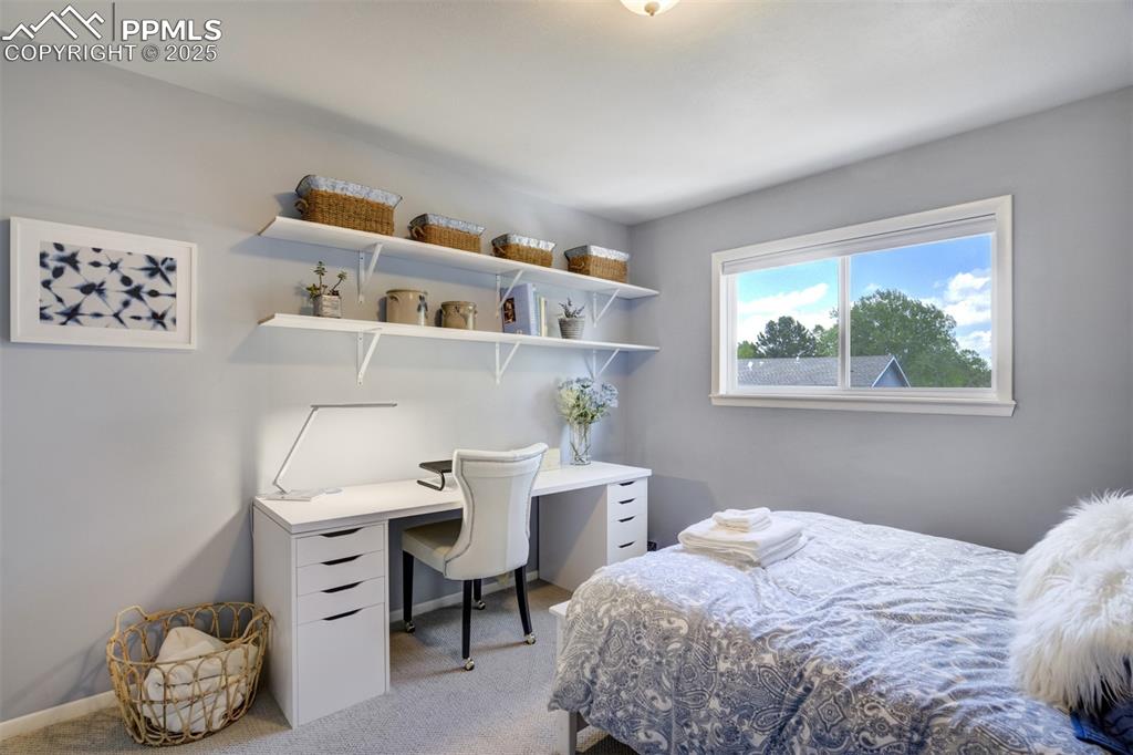 Image 35 of 50: Bedroom