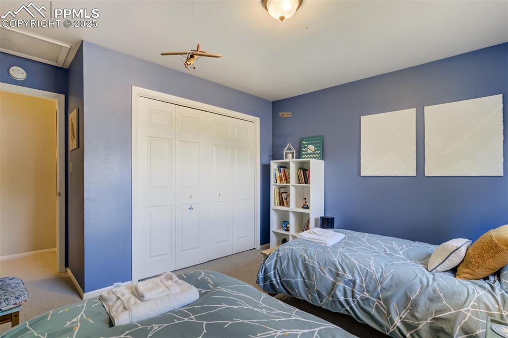 Image 39 of 50: Bedroom