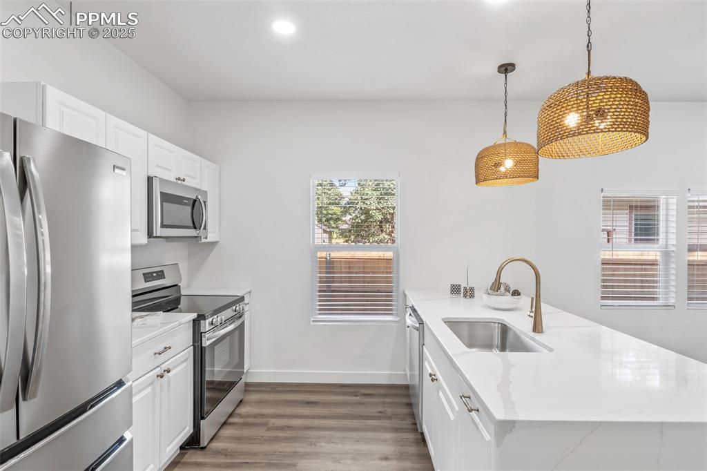 Image 10 of 26: Kitchen