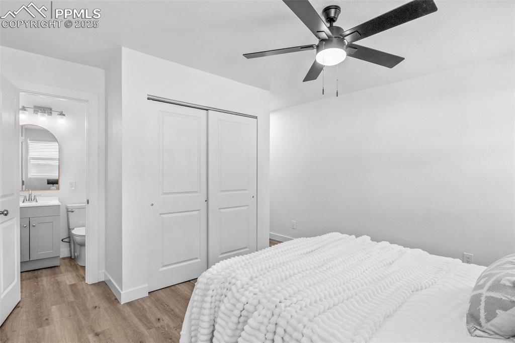 Image 15 of 26: Bedroom