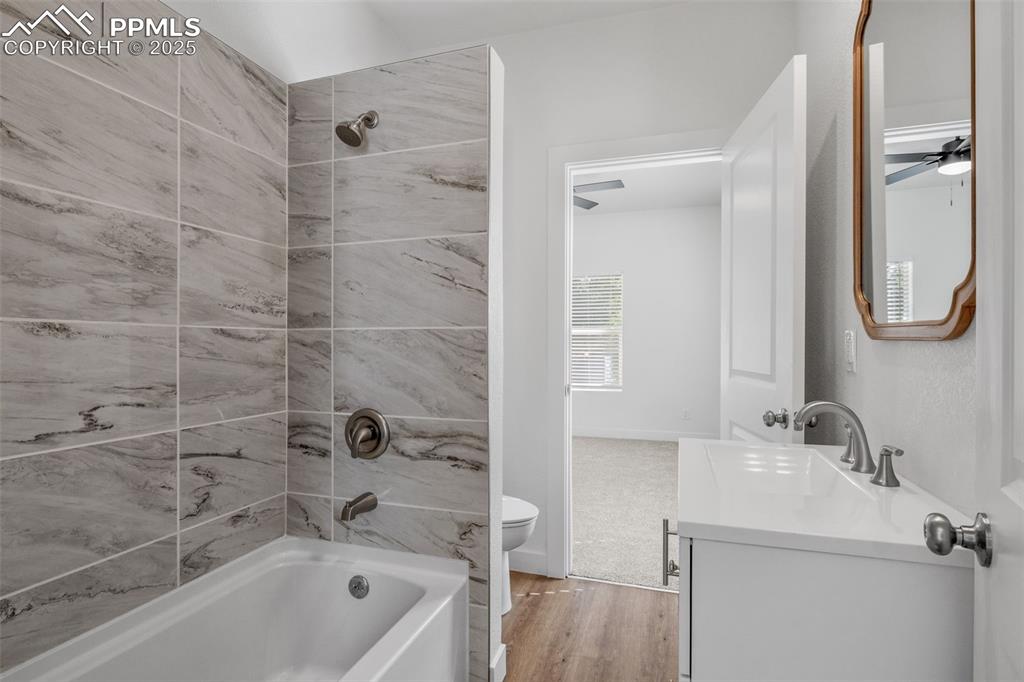 Image 17 of 26: Bathroom