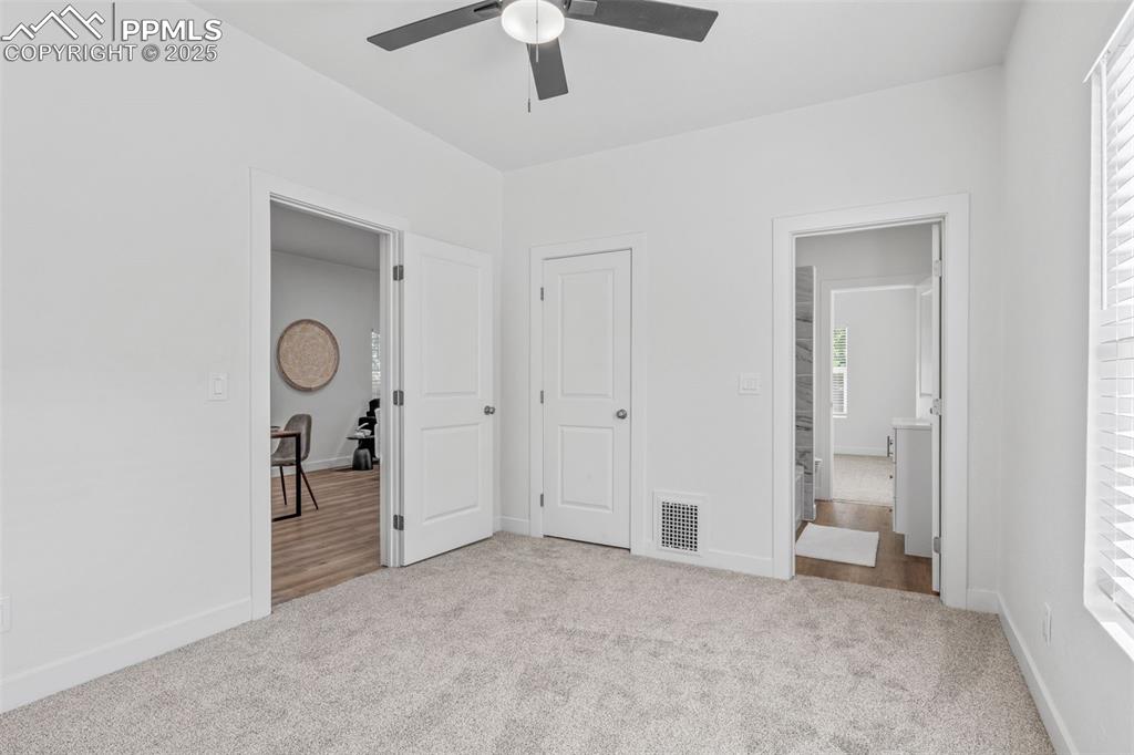 Image 21 of 26: Bedroom