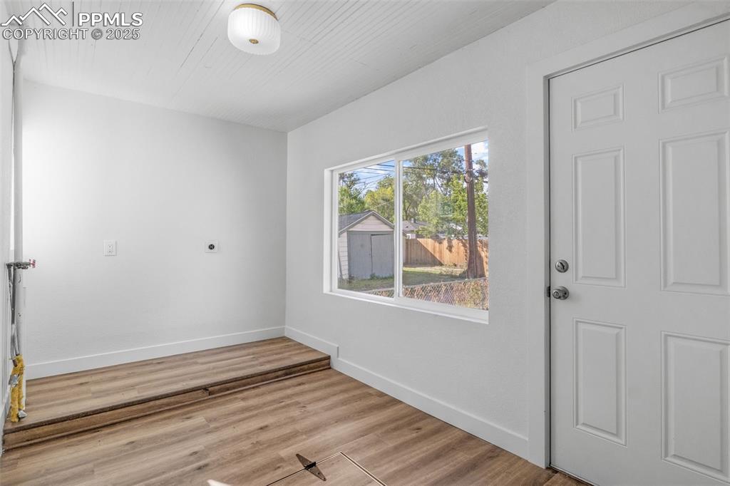 Image 22 of 26: Entry