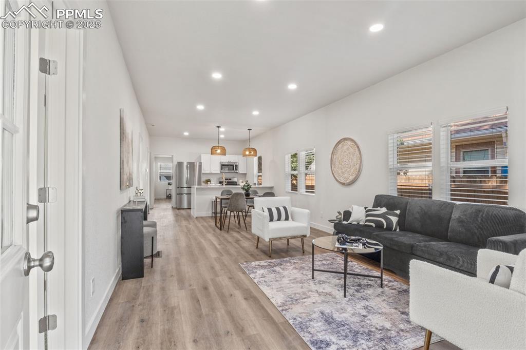 Image 4 of 26: Living Room