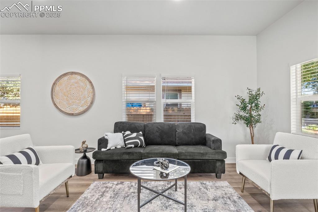 Image 5 of 26: Living Room